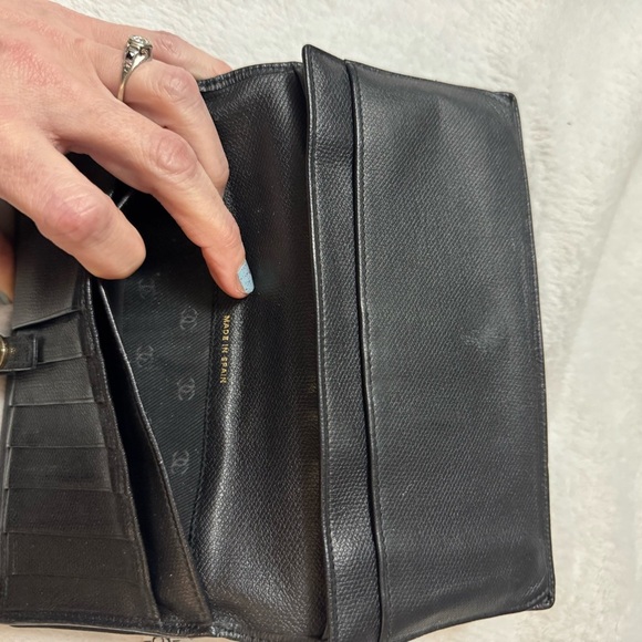 Chanel Wallet with Gold Logo - Picture 12 of 15